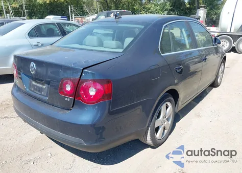 2008 Volkswagen Jetta Se/Sel from USA, damaged, VIN 3VWRM71K98M003103